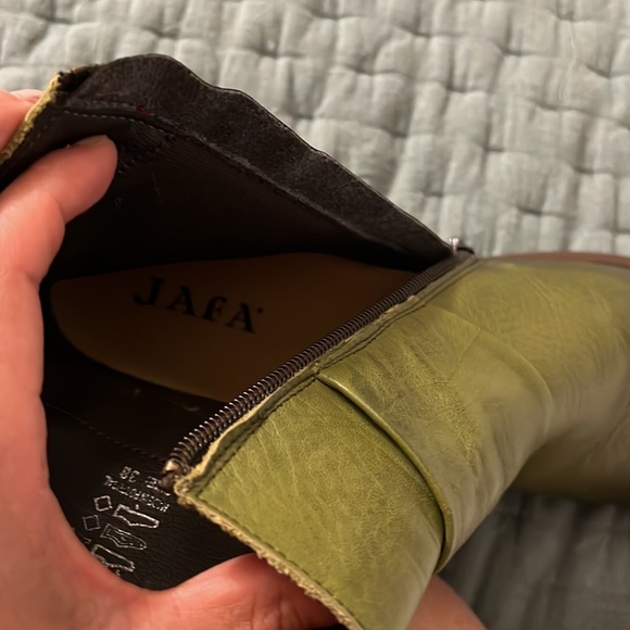 These are a fantastic faja mini boots. They are size 38 I just wear 3 times. - Picture 6 of 9